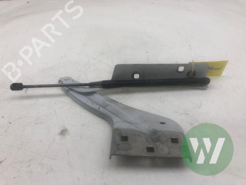 Used Hinge/Door check strap JAGUAR F-PACE (X761) 2.0 Ti4 AWD (300 hp) 32151777