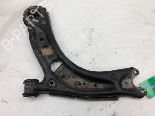 Używane Wspornik / Uchwyt SEAT LEON Sportstourer (KL8, KLD) 1.5 eTSI (150 hp) 30594749