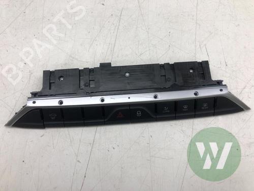 Used Warning switch Warning switch SKODA OCTAVIA IV Combi (NX5, PV5) 1.5 TSI (116 hp) 39916366 39916366