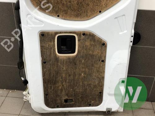 Portón trasero derecho MERCEDES-BENZ SPRINTER 3,5-t Van (B907, B910) 317 CDI RWD (907.631, 907.633, 907.635, 907.637) (170 hp) 32503762