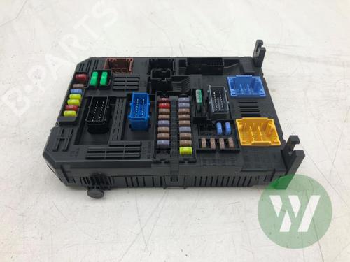 Used Fuse box Fuse box 36880721 36880721
