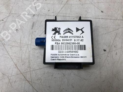 Used Antenna/Base OPEL MOKKA 1.2 (76) (131 hp) 14578157