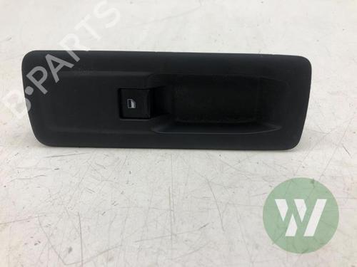 switch-ford-transit-custom-v710-van-nrn-2023-39915365 main image