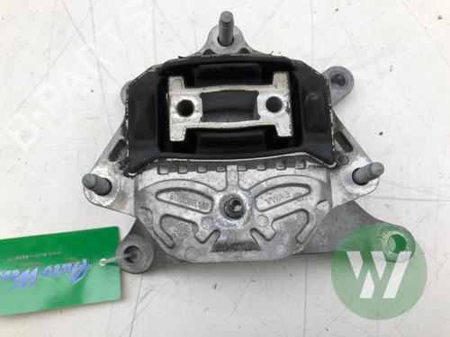 Used Gearbox mount Gearbox mount AUDI A4 B9 Avant (8W5, 8WD) 40 TFSI Mild Hybrid (204 hp) 34519984 34519984