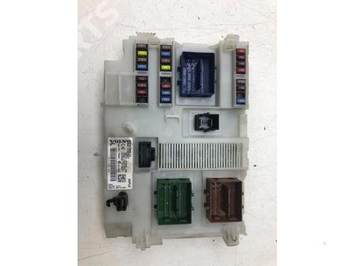 Boîte à Fusibles VOLVO V60 I (155) D4 (190 hp) 12071357