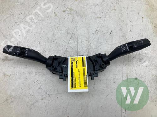 switch-kia-stonic-yb-2017-32374162 main image