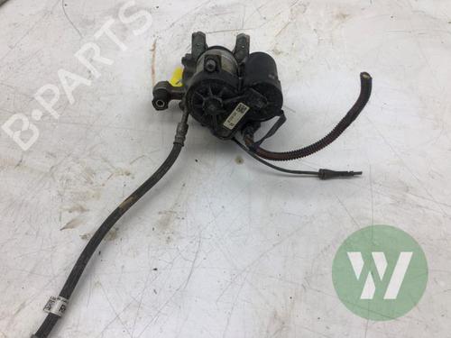 Used Right rear brake caliper JAGUAR F-PACE (X761) 2.0 Ti4 AWD (300 hp) 32179809