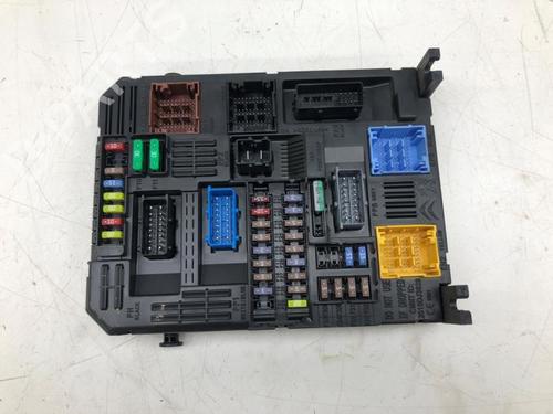 Used Fuse box OPEL CORSA F (P2JO) 1.2 (68) (75 hp) 31319210