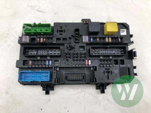 Used Fuse box Fuse box 36884229 36884229
