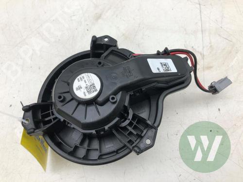 Used Heater blower motor Heater blower motor FORD KUGA III (DFK) 2.5 FHEV (190 hp) 39915425 39915425