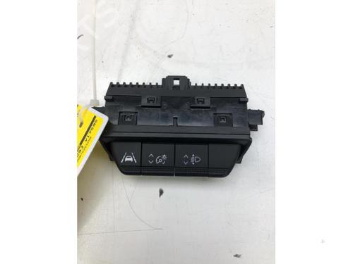 Used Switch Switch RENAULT CAPTUR II (HF_) TCe 140 (HFN0) (140 hp) 39913251 39913251