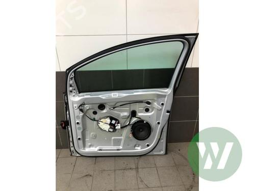Right front door VW GOLF PLUS V (5M1, 521) 1.6 FSI | BP31319529C3