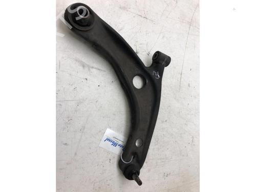 Used Right front suspension arm TOYOTA YARIS (_P13_) 1.3 (NSP130_, NSP130) (99 hp) 14576440
