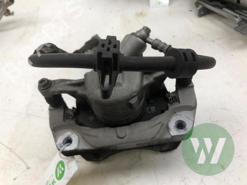 Used Right front brake caliper Right front brake caliper OPEL ASTRA L Sports Tourer (OV5) 1.2 (FRHNSL, FRHNSR) (131 hp) 39993097 39993097