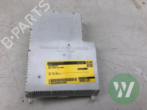 Fuse box OPEL CROSSLAND X / CROSSLAND (P17, P2QO) 1.2 (75) | BP32133850E1