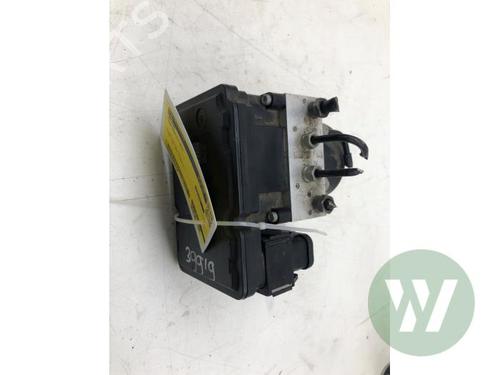 Used ABS pump FORD KUGA II (DM2) 2.0 TDCi 4x4 (150 hp) 31866160