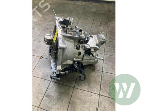 Used Gearbox Gearbox OPEL CROSSLAND X / CROSSLAND (P17, P2QO) 1.2 (75) (131 hp) 33683657 33683657