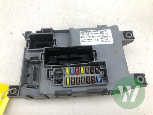 Used Fuse box Fuse box FIAT 500 (312_) 1.3 D Multijet (312AXB1A) (75 hp) 33719896 33719896