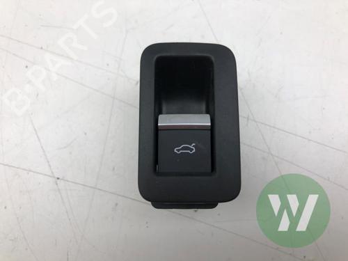 switch-audi-a4-b9-avant-8w5-8wd-2015-34530430 main image