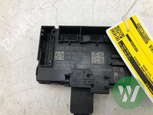 Used Electronic module Electronic module PORSCHE TAYCAN Cross Turismo (Y1B) 4S Performance Battery Plus (Y1BDB1) (571 hp) 39916059 39916059