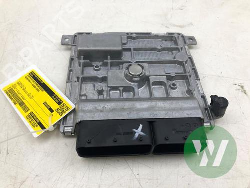 Used Engine control unit (ECU) Engine control unit (ECU) MERCEDES-BENZ A-CLASS Saloon (V177) A 250 e (177.186) (218 hp) 40286222 40286222