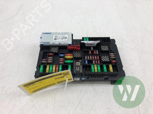 Used Fuse box Fuse box 36878004 36878004