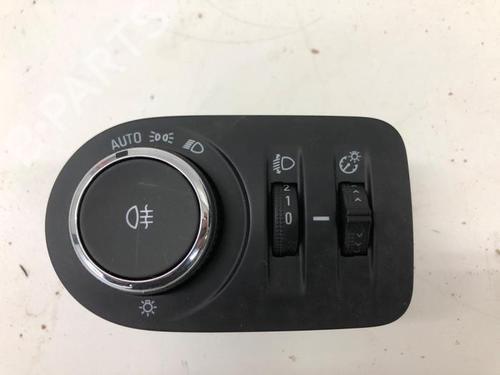 Used Headlight switch OPEL CROSSLAND X / CROSSLAND (P17, P2QO) 1.2 (75) (110 hp) 29272412