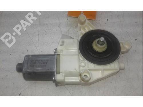 Elevalunas delantero derecho MERCEDES-BENZ VITO Van (W447) 114 CDI 4x4 (447.601, 447.603, 447.605) (136 hp) 0130822313 | 4479063600