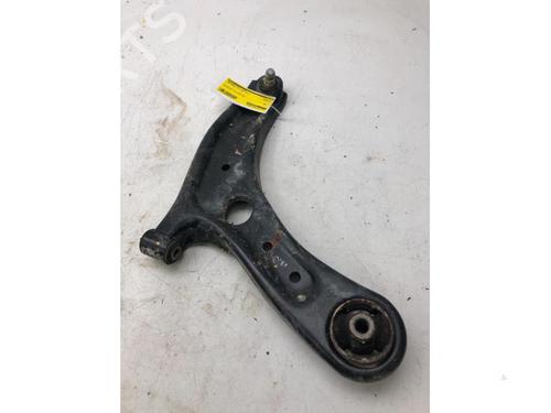 Used Right front suspension arm KIA STONIC (YB) 1.0 T-GDi (120 hp) 14936162