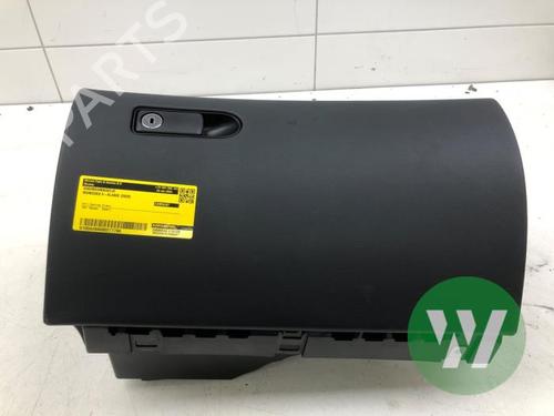 Used Glove box Glove box MERCEDES-BENZ C-CLASS (W205) C 180 (205.076) (156 hp) 40601246 40601246