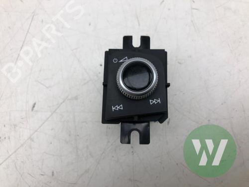 switch-audi-a4-b9-avant-8w5-8wd-2015-34530415 main image