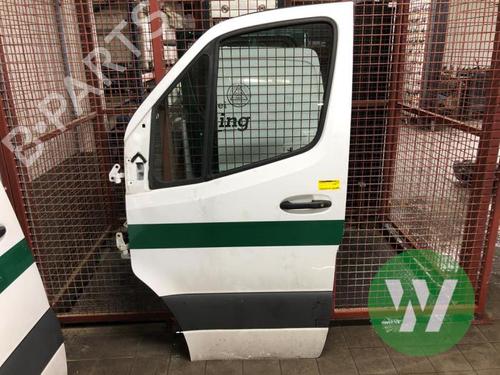 Used Left front door MERCEDES-BENZ SPRINTER 3,5-t Van (B907, B910) 317 CDI RWD (907.631, 907.633, 907.635, 907.637) (170 hp) 32400555