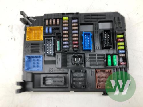 Used Fuse box Fuse box 37426496 37426496