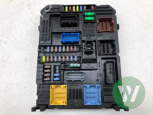 Fuse box OPEL CORSA F (P2JO) 1.2 (68) | BP31370866E1