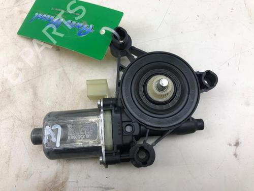 Used Electronic module SEAT LEON Sportstourer (KL8, KLD) 1.5 eTSI (150 hp) 30529586