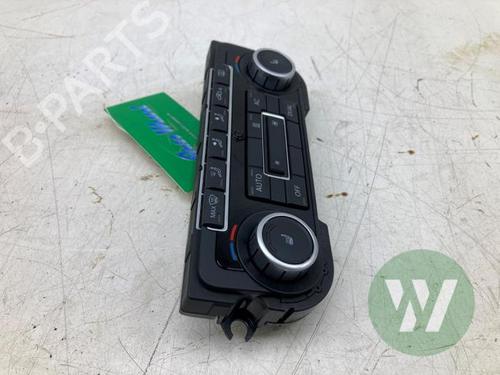 Used Climate control VW GOLF VI (5K1) 1.2 TSI (105 hp) 32195523