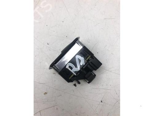 Used Switch MERCEDES-BENZ CLA Coupe (C117) CLA 220 CDI / d (117.303) (170 hp) 17085026