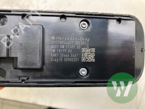 Used Switch MERCEDES-BENZ SPRINTER 3,5-t Van (B907, B910) 317 CDI RWD (907.631, 907.633, 907.635, 907.637) (170 hp) 32767045