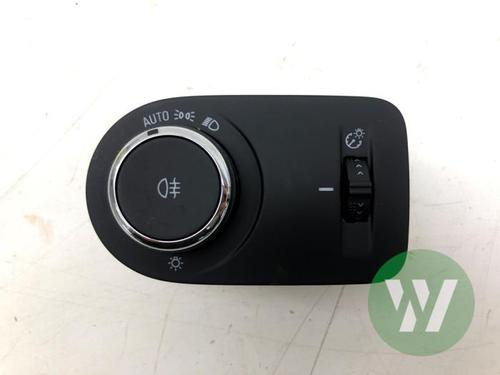 Used Headlight switch OPEL CROSSLAND X / CROSSLAND (P17, P2QO) 1.2 (75) (110 hp) 31855221