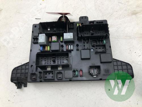 Used Fuse box Fuse box 36877967 36877967