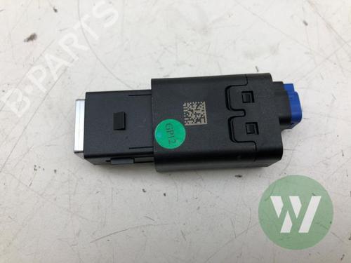 Altro OPEL CORSA F (P2JO) 1.2 (68) (101 hp) 31372438