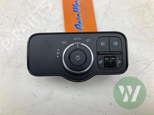 Used Headlight switch MERCEDES-BENZ SPRINTER 3,5-t Van (B907, B910) 317 CDI RWD (907.631, 907.633, 907.635, 907.637) (170 hp) 32769684