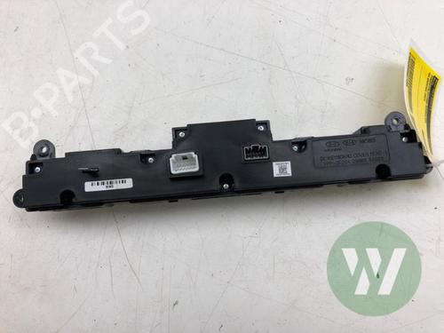 Warning switch KIA SPORTAGE IV (QL, QLE) 1.6 T-GDI AWD | BP36435671I22 - Image 3
