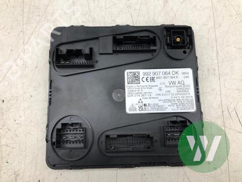 Used Electronic module Electronic module PORSCHE TAYCAN Cross Turismo (Y1B) 4S Performance Battery Plus (Y1BDB1) (571 hp) 39916051 39916051
