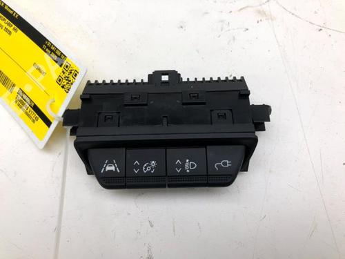 Used Switch RENAULT ZOE Hatchback Van (BFM_) Electric (BFMC, BFMD) (136 hp) 30333863