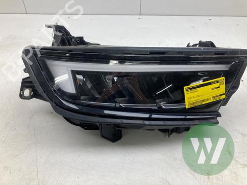 Used Right headlight Right headlight OPEL ASTRA L Sports Tourer (OV5) 1.2 (FRHNSL, FRHNSR) (131 hp) 39993086 39993086