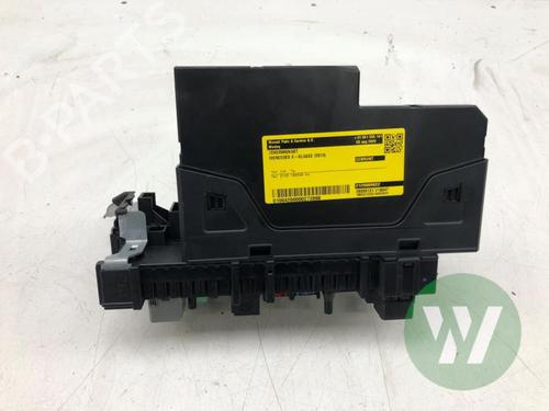 Used Fuse box Fuse box 38051569 38051569