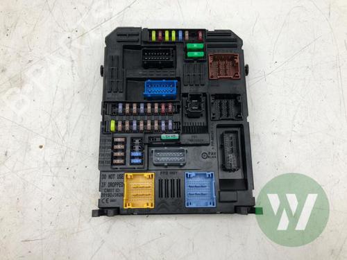 Used Fuse box Fuse box OPEL CORSA F (P2JO) Corsa-e (156 hp) 39915124 39915124