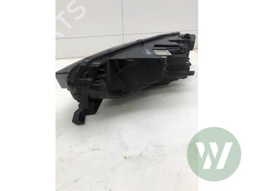 Used Right headlight SKODA OCTAVIA IV Combi (NX5, PV5) 2.0 TDi (150 hp) 31866159