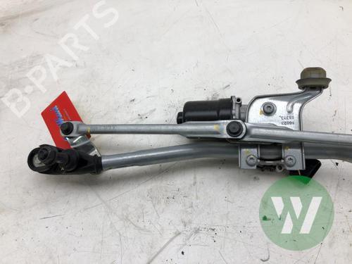 Used Front wiper motor OPEL CORSA F (P2JO) 1.2 (68) (101 hp) 31370854